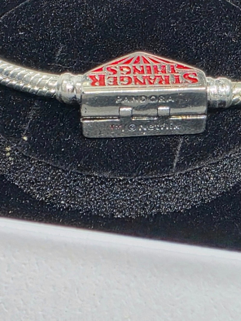1pcs Pandora x Stranger Things Charm NETFLIX, PANDORA LOGOS - Picture 13 of 16